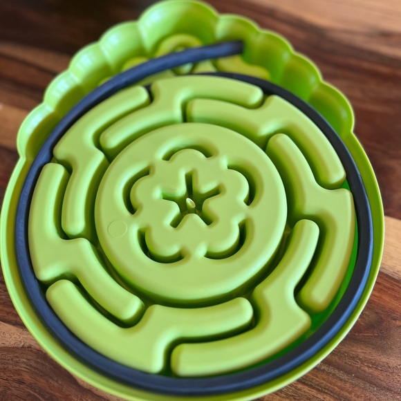 NIB Lime Green Strawberry Flower Pet Slow Feeder Bowl - Picture 12 of 15